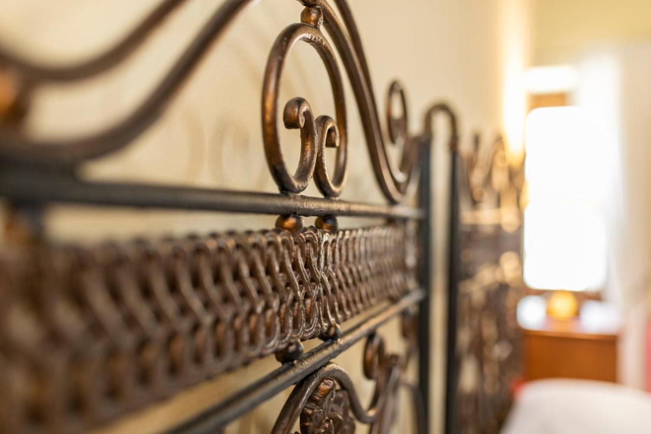 Palazzo Lauritano Hotel Аджерола Екстериор снимка